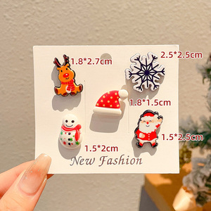 Badge découpé en métal argenté de Noël avec motif de sapin de Noël, bonhomme de neige, cloches, rennes et cannes en sucre - Épingle souvenir - Product Image 4