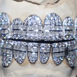 Grillz Personalizados de Plata 925 con Diamantes Moissanite Redondos con Corte Princesa - Product Image 3