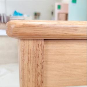 Table carrée multifonctionnelle en bois massif pour les activités de loisirs des hôpitaux et des personnes âgées, avec surface pour les jeux d'échecs et de cartes - Product Image 2