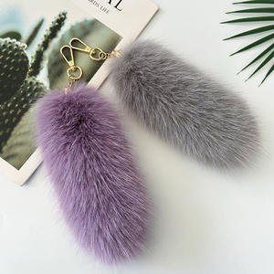 Colgante de llavero de piel de conejo de imitación personalizado en forma de mochila escolar Cos Accesorios - Product Image 2