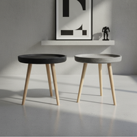 Table basse moderne minimaliste avec pieds en bois. Matériaux écologiques faits à la main, durables et légers. Meubles.om.