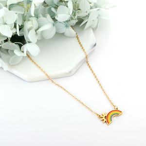 Collier Pendentif Arc-en-ciel Mignon et Populaire en Acier Inoxydable Plaqué Or 18 carats avec Chaîne de Qualité – Meilleurs Vœux - Product Image 3