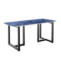 Table à manger carrée de luxe moderne, marque SXT, plateau en pierre de haute qualité, pieds en métal, pour hôtel, bureau, appartement ou salon.