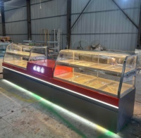 Maßgefertigte Luxus-Bäckereivitrine mit LED-Beleuchtung, Robuste Umweltfreundliche Langlebige 3-stufige Glas/Plexiglas-Vitrine für Einzelhandelsgeschäfte