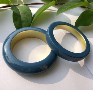 Bracelet en corne de buffle naturelle polie, artisanal du Vietnam, par Minh Giang Craft, bijou unique et biologique, cadeau pour femmes - Product Image 5