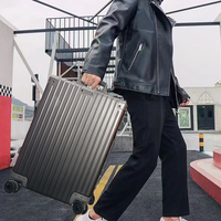 Bagages de voyage personnalisés en alliage d'aluminium moderne et durable Valise de marque OEM/OEM avec roues pivotantes pour le marché mondial