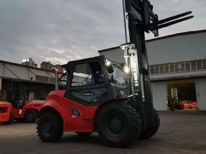 4 tekerlekten çekiş 3.5ton 5 Ton engebeli arazi dizel forklift  kapalı kabin AC ile yüksek kaliteli Off-Road Forklift dış mekan kullanımı - Product Image 5