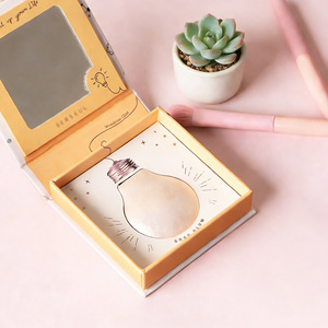Polvo Iluminador Gogo Glow Color Champán con Espejo Compacto para Iluminar el Rostro y un Acabado Duradero - Product Image 1