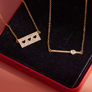 สร้อยคอรูปหัวใจประดับเพชรเทียม ชุบทอง 18K บนสแตนเลสสตีล สำหรับใส่ทุกวัน - Product Image 4