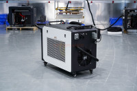 Machine de nettoyage au laser à fibre pulsée 1000W, refroidie par eau, pour l'élimination de la rouille et de la peinture, nettoyeur de surfaces métalliques industrielles