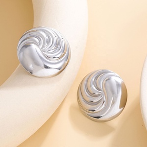 Pendientes de Acero Inoxidable Dorado con Diseño de Sol, Joyería de Moda, Círculo Geométrico Simple, Pendientes Redondos Chapados en Oro para Mujer - Product Image 3