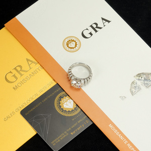 Anillo de Moissanita de Plata S925 con Baño de Rodio de Lujo al por Mayor para Regalo de Joyería de Boda y Fiesta - Product Image 3