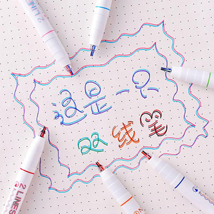Los estudiantes bicolores usan un rotulador para tomar notas y garabatear un colorido manual de fantasía - Product Image 6