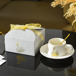 Set <span class=keywords><strong>di</strong></span> Tazze da Tè <span class=keywords><strong>e</strong></span> Piattini in Porcellana <span class=keywords><strong>di</strong></span> Lusso, Tazze da Caffè in Ceramica con Elegante Confezione Regalo per Coppie - Product Image 5