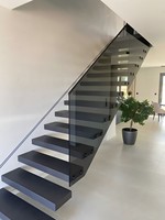 Usine Forestar Garde-corps en verre à bande de roulement en bois pour l'intérieur personnalisé Escaliers flottants préfabriqués Design moderne pour Villa Appartement Hôtel