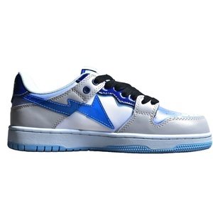 Mocassins en cuir véritable avec accents étoiles et lacets contrastants pour le streetwear, baskets de skate gris-bleu pour hommes, durables et antidérapantes - Product Image 1