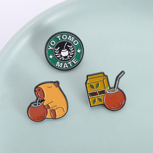 YO TOMO MATE Pines de Esmalte de Yerba Mate Lindo Carpincho Tomando Té Mate Broches de Solapa para Mochila Insignia Joyería Regalos para Amigos - Product Image 5