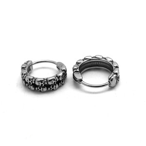 Yunnique Pendientes de aro con forma de calavera retro, de acero de titanio, estilo punk, diseño geométrico, joyería de moda para hombres y mujeres - Product Image 2