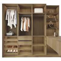 Moderner begehbarer Schlafzimmer-Kleiderschrank mit Schminktisch, Spiegel, faltbaren, ausziehbaren Holzpaneelen, MDF-Türen, 4 Schubladen, Wandmontage für Zuhause