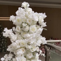 Chemin de table de mariage, chemin de table en fleurs de rose blanche, arrangement de fleurs fait à la main, centre de table pour décoration de mariage