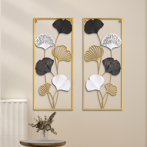 Décoration murale suspendue artisanale en métal Art Déco moderne, de luxe et écologique pour salon et entrée - Product Image 1