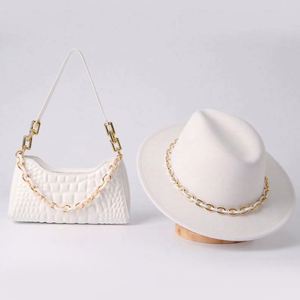 Venta al por Mayor 2023, Nuevo Diseño, Conjunto de Sombrero Fedora Blanco y Bolso para Mujer - Product Image 1