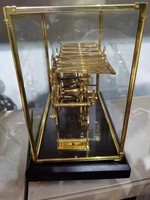 Reloj de Mesa de Bola Rodante de Latón con Movimiento de Fusible de Cristal Cúbico Chapado en Oro, Esfera Reversible de Día y Noche con Pista en Zigzag