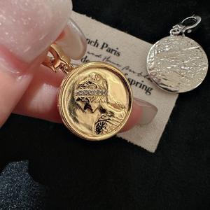 Colgante de Retrato de Plata Pura S925, Elegante, Estilo Antiguo Vintage, Ligeramente Incrustado con Circonita, Oro como Material Principal - Product Image 5