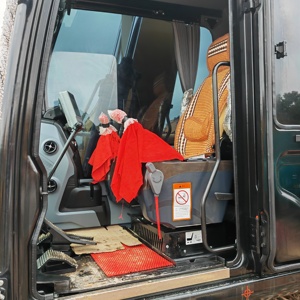 Excavadora Sany 135C de Segunda Mano, Pequeña y de Alto Torque, con Motor Isuzu y Bomba de Engranajes, para Canteras, Construcción de Presas y Proyectos de Excavación Profunda - Product Image 3