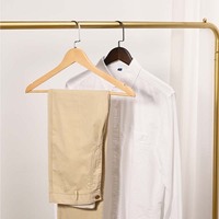 Cintre en bois de conception haut de gamme, fait main, pour suspendre des serviettes, pour la maison et l'hôtellerie, à prix de gros, en provenance d'Inde 2026