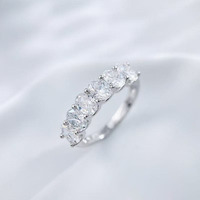 Bague pour femme en platine Pt950 avec diamant de laboratoire ovale à tige droite, design Galaxie Étoilée Éblouissante et tendance