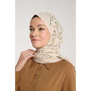 Bufanda de Tono Puro Beige y Verde con Diseño de Hojas en Forma Cuadrada - Product Image 4