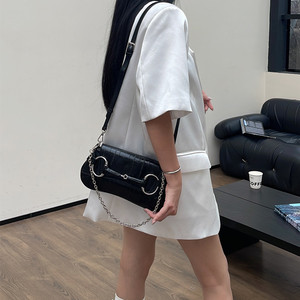 Sac à bandoulière en cuir verni effet alligator avec chaîne, poignée simple, noir, sac à main pour femme pour usage quotidien - Product Image 5