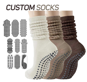 Calzini Antiscivolo per Pilates Personalizzati OEM con Etichetta Logo, Calzini Lunghi a Coscia Alta Morbidi e Comodi in Bianco, Marrone e Beige - Product Image 1