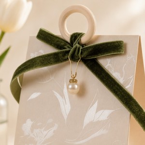 Caja de Regalo de Papel Floral Beige con Anillo de Madera y Cinta para Empaque de Recuerdos de Boda, Dulces y Ramos - Product Image 2