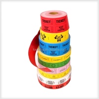 Impression personnalisée de billets d'événement colorés billets de tombola vierges double rouleau pour les activités scolaires de jeux de carnaval équitable
