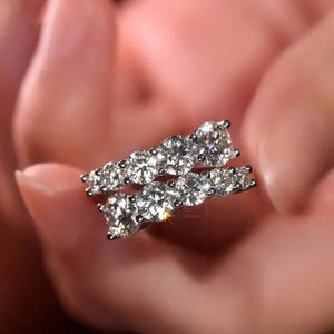 Anello di fidanzamento da donna in oro bianco con diamante taglio brillante rotondo, colore G naturale, stile classico T0915 - Product Image 3