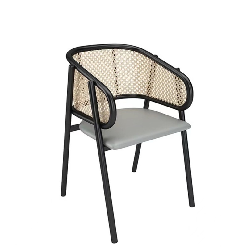 Sillón de ratán tejido