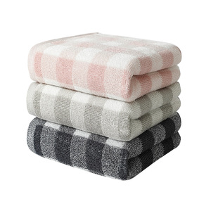 Toalla Facial a Cuadros de Algodón Puro 34x74cm, Suave, Absorbente, Agradable para la Piel, Uso Doméstico, Rectangular, Tejida, Gris Claro y Rosa - Product Image 5