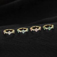 Perhiasan tindik tubuh titanium ASTM F136 dengan hiasan CZ multi bunga, model clicker hoop ring untuk hidung, septum, daith, helix, dan tulang rawan.