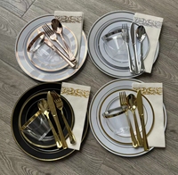Service de vaisselle jetable doré 175 pièces pour fête, 25 invités : 25 assiettes en plastique dorées, 25 assiettes à dessert et couverts
