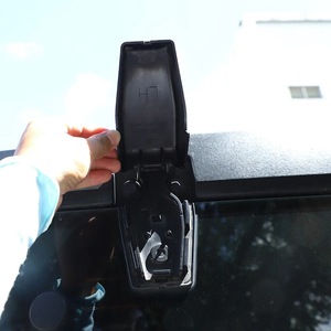 Demande de renseignements pour la charnière de la vitre du hayon de Jeep Wrangler 68140033AA, équipement de réparation de carrosserie provenant de l'usine - Product Image 1