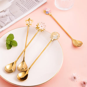Juego de cucharas chapadas en oro y tenedor, caja de regalo de acero inoxidable 304, exquisita cuchara de café con mango largo, flor de cerezo, Star Des - Product Image 3