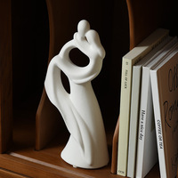 Statue de couple amoureux en céramique blanche faite à la main, figurine cadeau anniversaire Saint-Valentin, sculpture Art Déco pour table
