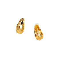 Boucles d'oreilles clous demi-lune facettées en acier inoxydable, texture irrégulière, style minimal et cool pour femme