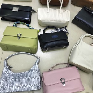 กระเป๋าโท้ทผู้หญิงสีผสมขนาดกลางแฟชั่นสไตล์ย้อนยุคลำลองสไตล์ยุโรปอเมริกาดีไซน์เรียบง่ายลดล้างสต๊อกทุกวัน - Product Image 2