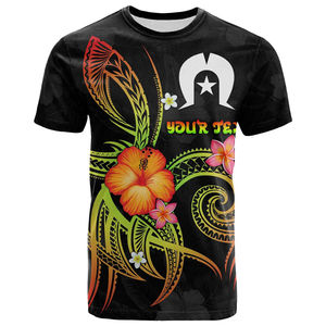 T-shirt personnalisé pour <span class=keywords><strong>homme</strong></span> - Noir avec des fleurs d'hibiscus et de frangipanier hawaïennes, motifs de tatouage d'inspiration maorie - Product Image 1