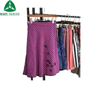 Vêtements d'occasion avec jupe en <span class=keywords><strong>laine</strong></span> pour dames <span class=keywords><strong>Lot</strong></span> <span class=keywords><strong>de</strong></span> vêtements d'occasion pour la saison d'hiver Vente en ligne Goods Shop - Product Image 2