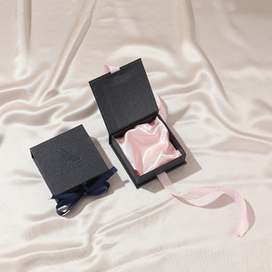 Bolsa de Joyería de Microfibra de Lujo con Logotipo Personalizado Elequeen EQ0008, Empaque Portátil para Anillos, Aretes y Collares - Bolsa de Regalo - Product Image 3