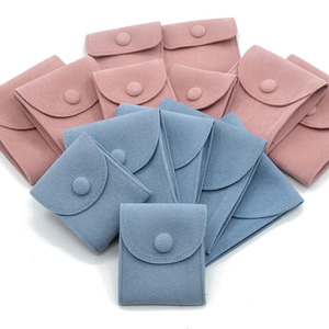Pochette à bijoux en velours perlé style orgue avec bouton-pression, bleu rose, avec logo personnalisé - Product Image 5